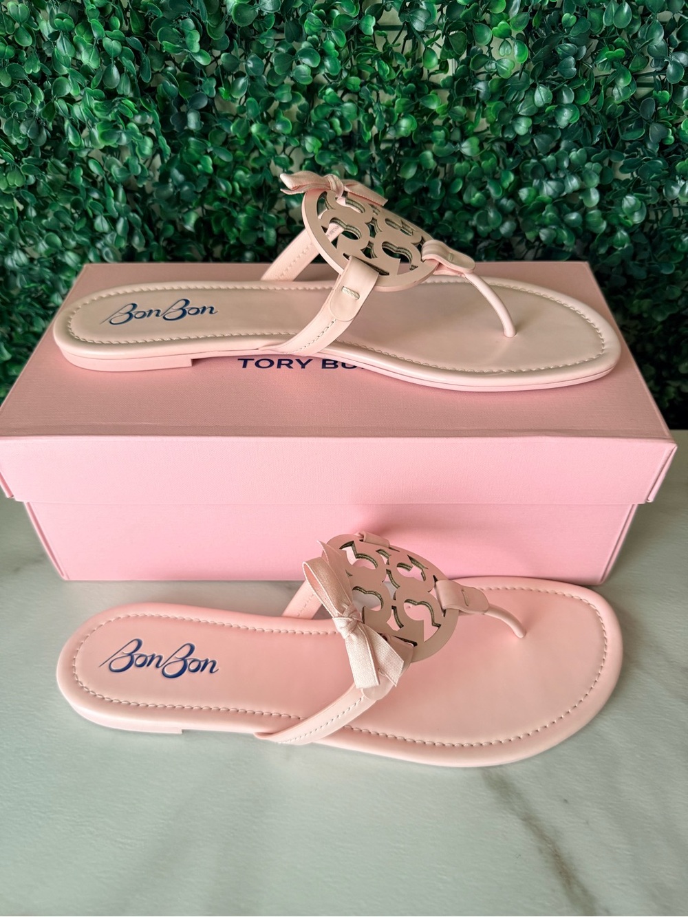 Tory Burch Bon Bon Miller Leather Shine Bow Pink Sandals Size 12 New in Box